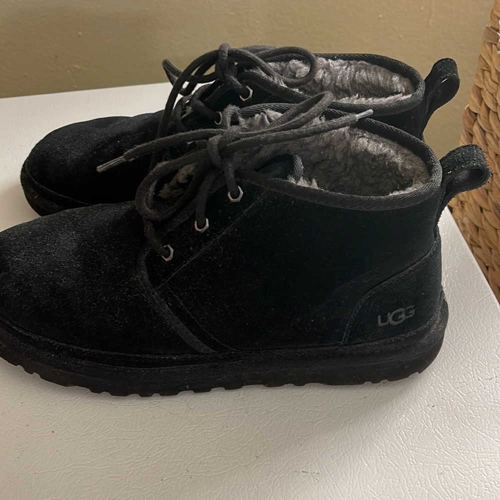 Men size 10 Uggs suede. (Used)